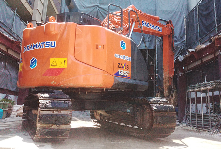 HITACHI ZX135
